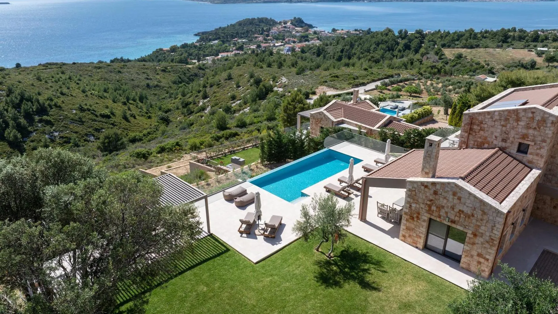 Echos Villa アルゴストリオン